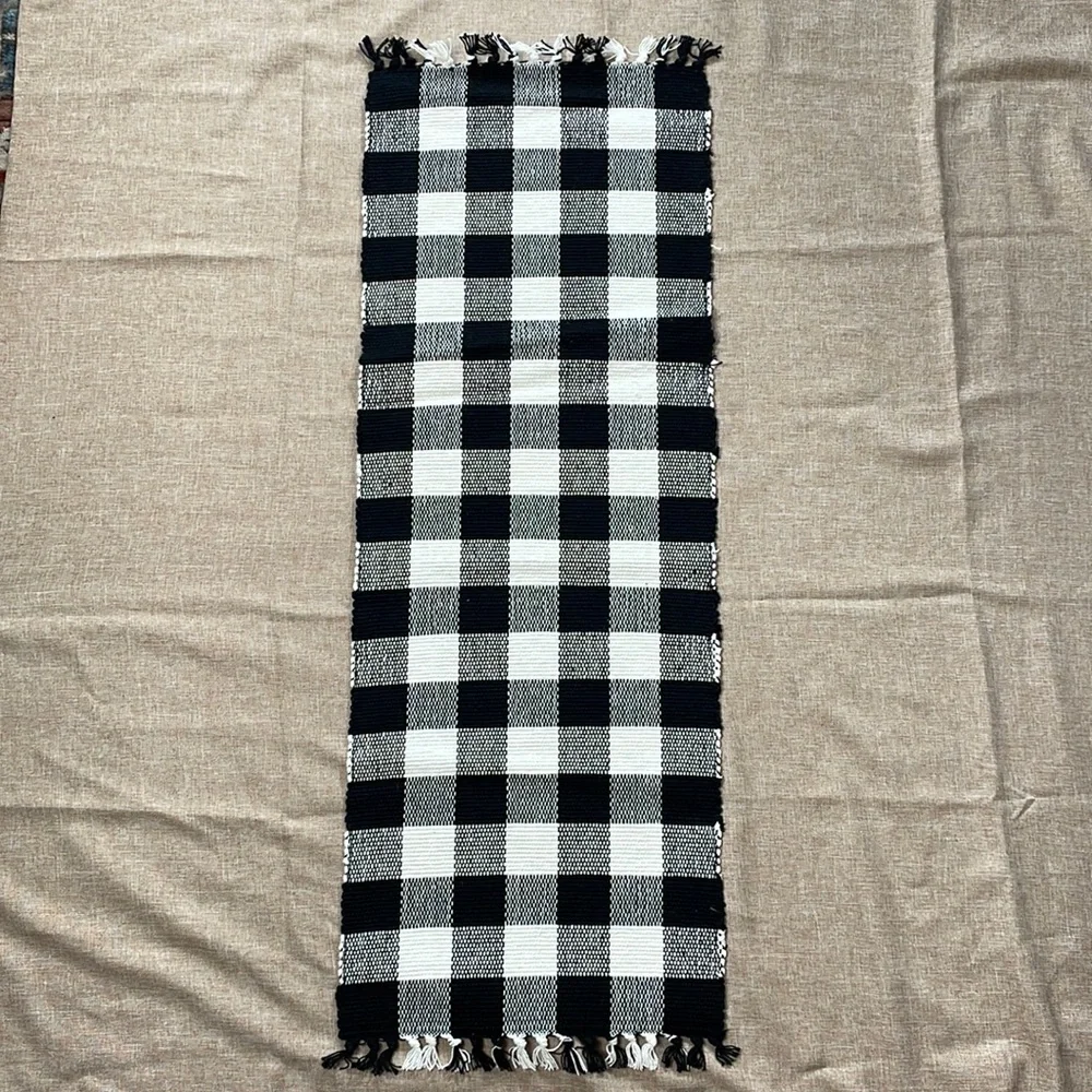 Table Runner - Picture 2 of 4